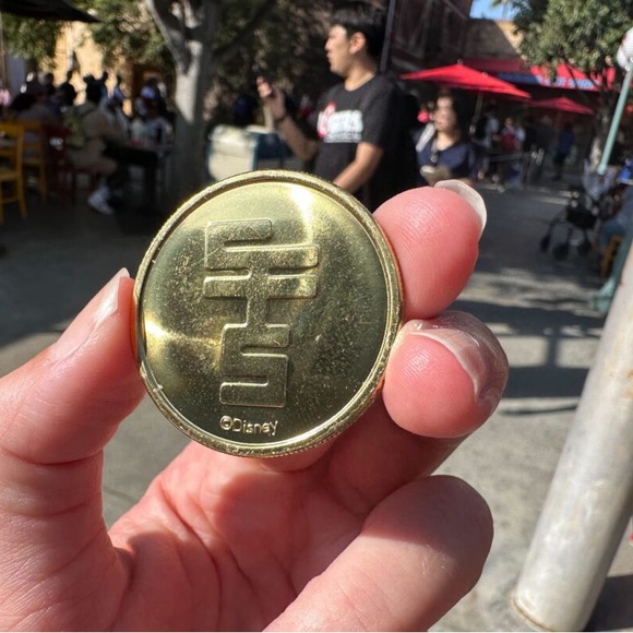 Disney California Adventure Exclusive Baymax Medallion - Picture 2 of 2